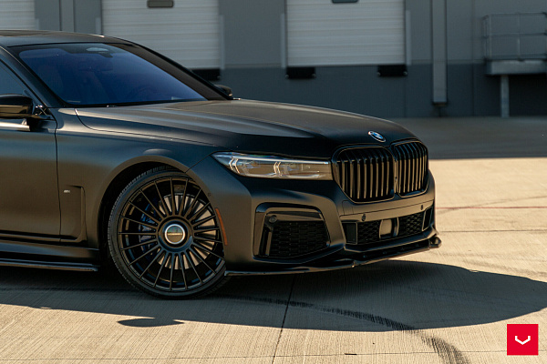Фото дисков Vossen HF-8 Черный глянец на BMW 7 (G70)