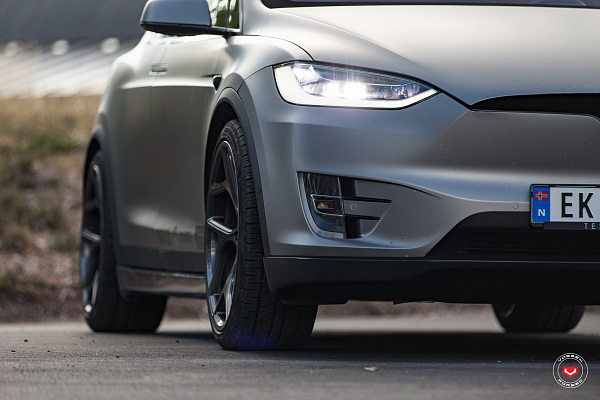Фото дисков Vossen CG-205T Глянцевый графит на Tesla Model X