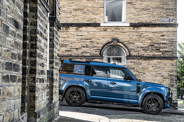 Фото дисков Kahn G06 Черный сатин на Land Rover Defender II