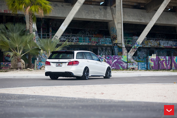 Фото дисков Vossen VFS-5 Глянцевый графит на Mercedes-Benz E-Class (W212, S212, C207)