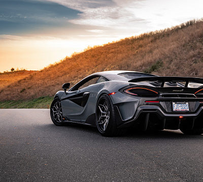 Фото дисков Brixton Forged PF9 на McLaren 600