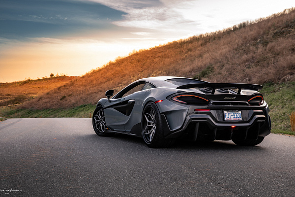 Фото дисков Brixton Forged PF9 Сатиновый графит на McLaren 600