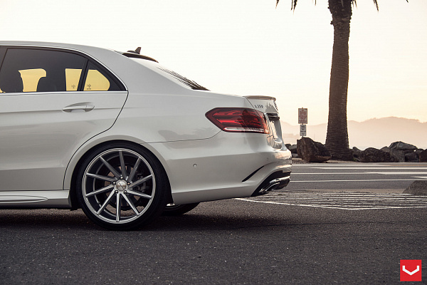 Фото дисков Vossen CVT Серебро на Mercedes-Benz E-Class (W212, S212, C207)