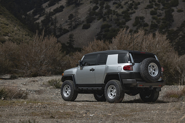 Фото дисков Black Rhino SHOGUN  на Toyota FJ Cruiser