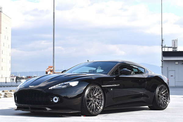 Фото дисков Anrky RS3.2 Глянцевый темный лак на Aston Martin Zagato