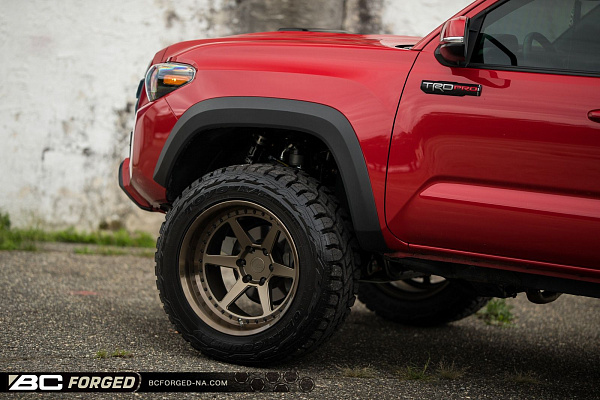 Фото дисков BC Forged LE61 // MLE61 Сатиновая бронза на Toyota Tacoma III