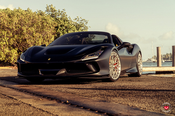 Фото дисков Vossen LC3-02 Глянцевый лак на Ferrari F8