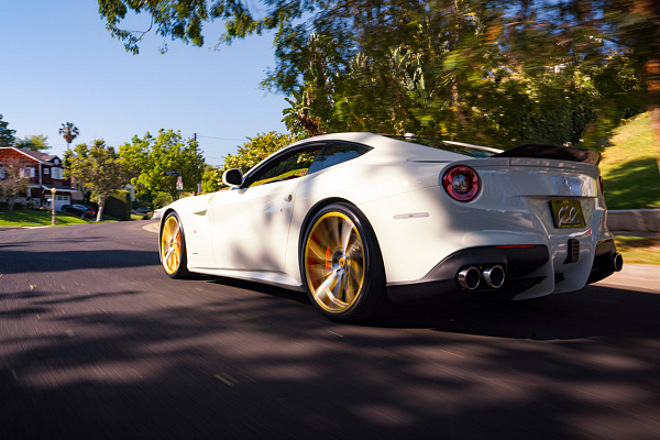 Фото дисков CEC C26 Глянцевое золото на Ferrari F12
