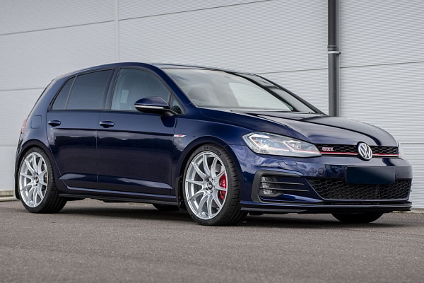 Фото дисков Bola FLB Сатиновый лак на Volkswagen Golf VII