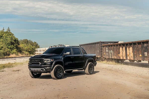 Фото дисков 4PLAY 4P83 Черный глянец на Ram 1500 V