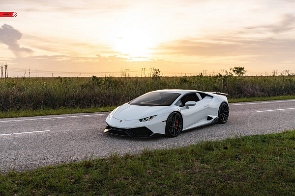 Фото дисков Anrky AN12 Черный глянец на Lamborghini Huracan