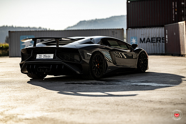 Фото дисков Vossen S17-01 Черный сатин на Lamborghini Aventador
