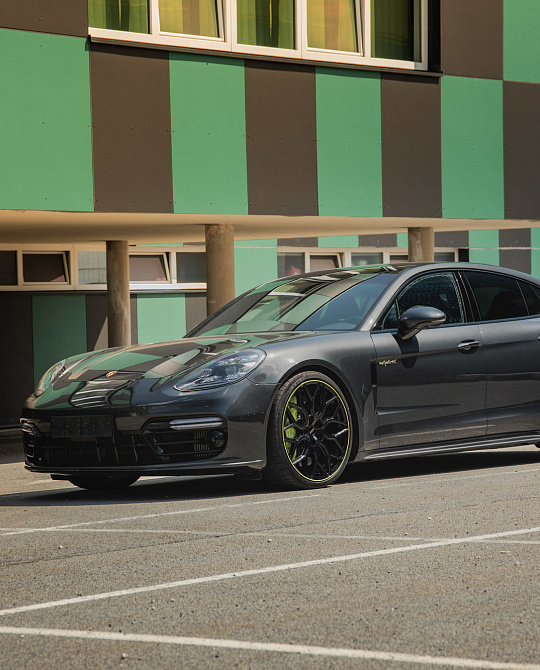 Фото дисков HF-2 Черный глянец на Porsche Panamera II