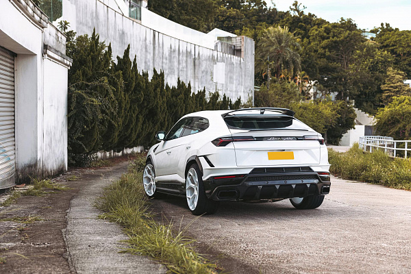 Фото дисков Brixton Forged MW03 Белый глянец на Lamborghini Urus