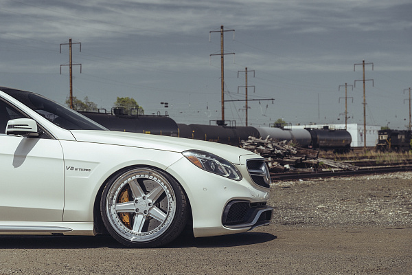 Фото дисков Rotiform PNT Серебро на Mercedes-Benz E-Class (W212, S212, C207)