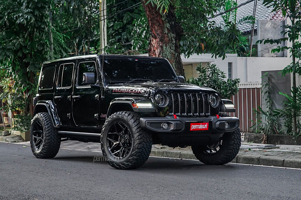 Фото дисков 4PLAY 4P06 Черный глянец на Jeep Wrangler IV (JL)