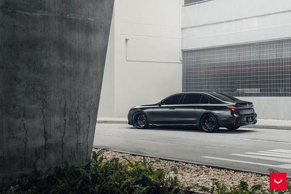 Фото дисков Vossen HF-7 Черный глянец на BMW 7 (G70)