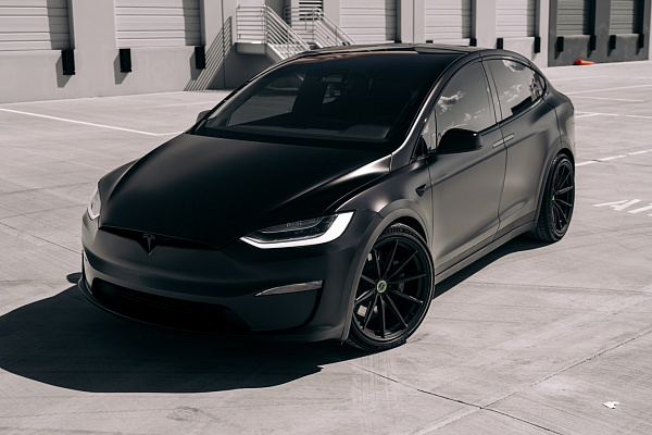 Фото дисков Brixton Forged R11-R Черный матовый на Tesla Model X