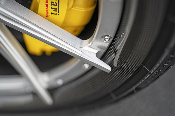 Фото дисков Strasse Wheels SV10 Track Сатиновый лак на Ferrari SF90