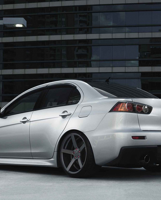Фото дисков CV3 Сатиновый графит на Mitsubishi Lancer X