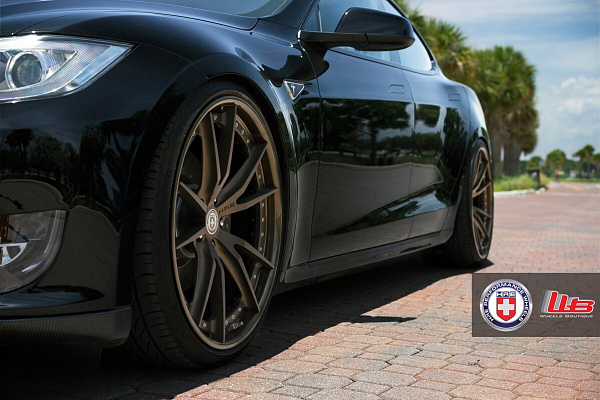 Фото дисков HRE S101 Сатиновая бронза на Tesla Model S