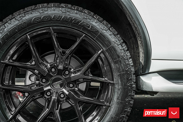 Фото дисков Vossen HF6-4 Черный глянец на Toyota Fortuner II