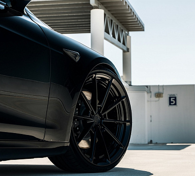Фото дисков Anrky AN28 на Tesla Model S