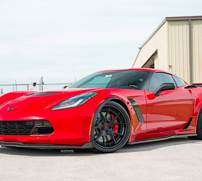 Фото дисков Strasse Wheels SM5R Deep Concave FS на Chevrolet Corvette C7