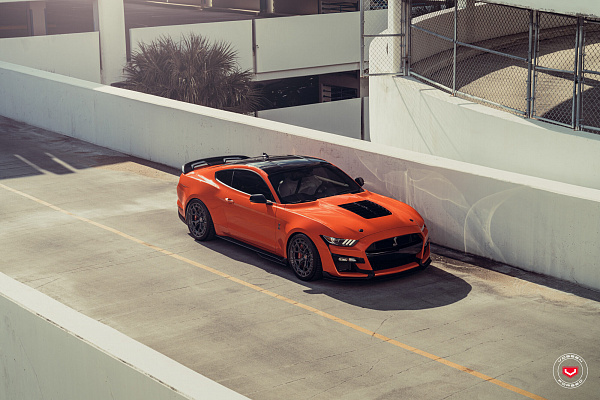 Фото дисков Vossen LC3-01 Глянцевый темный лак на Ford Mustang VI