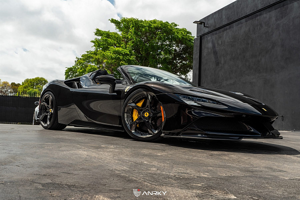 Фото дисков Anrky XR-205 Глянцевый темный лак на Ferrari SF90