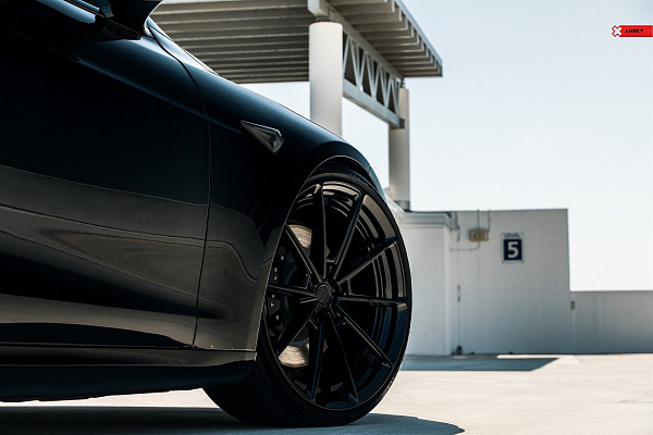 Фото дисков Anrky AN28 Черный глянец на Tesla Model S
