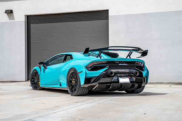 Фото дисков Brixton Forged CM6-R Черный глянец на Lamborghini Huracan