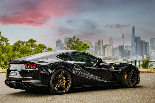 Фото дисков HRE P107SC Сатиновая бронза на Ferrari 812