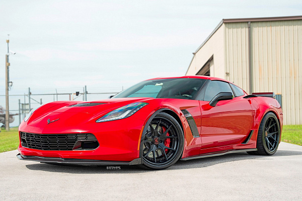 Фото дисков Strasse Wheels SM5R Deep Concave FS Черный матовый на Chevrolet Corvette C7