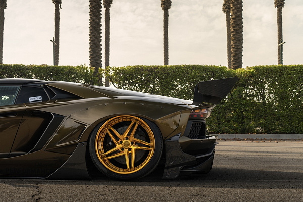 Фото дисков Savini SV71 Глянцевое золото на Lamborghini Aventador