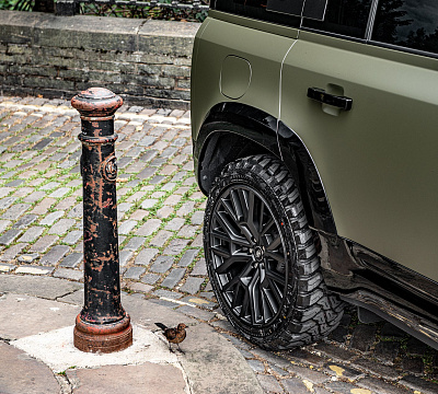 Фото дисков Kahn RS 3.0 на Land Rover Defender II