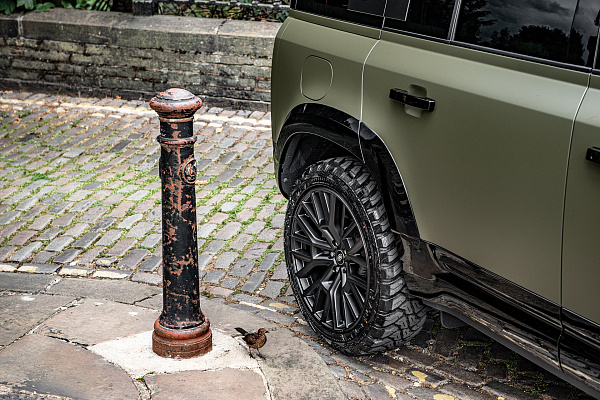 Фото дисков Kahn RS 3.0 Черный сатин на Land Rover Defender II