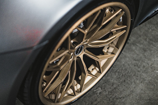 Фото дисков Brixton Forged CM6-R Сатиновая бронза на Mercedes-Benz AMG GT I