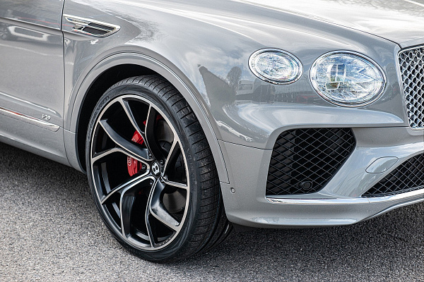 Фото дисков Kahn Type 54 Алмазная проточка на Bentley Bentayga