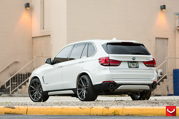 Фото дисков Vossen VFS-1 Сатиновый графит на BMW X5/X5 M (F15/F85)