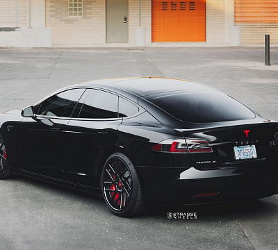 Фото дисков Strasse Wheels SM7T Deep Concave на Tesla Model S