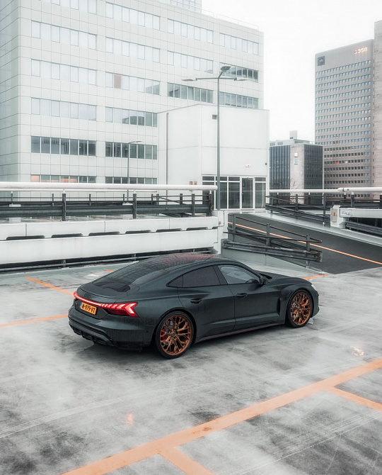 Фото дисков PF10-RS Сатиновая темная медь на Audi E-tron GT