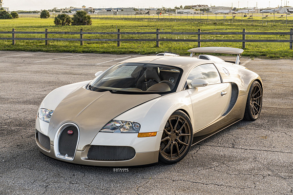 Фото дисков Strasse Wheels SV5 Deep Concave Duoblock Сатиновая бронза на Bugatti Veyron