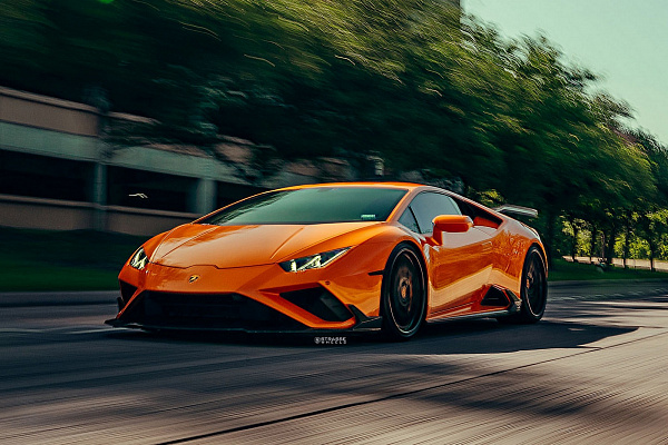 Фото дисков Strasse Wheels SV10M Deep Concave FS Черный глянец на Lamborghini Huracan