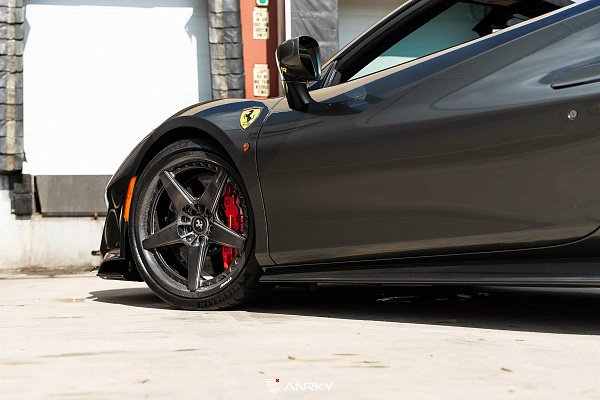 Фото дисков Anrky RS5.3 Глянцевый темный лак на Ferrari 812