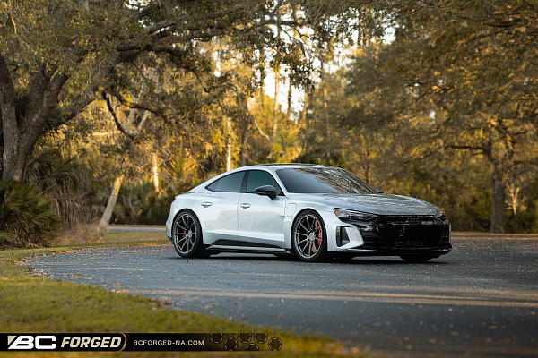 Фото дисков BC Forged RZ10 Матовый графит на Audi E-tron GT
