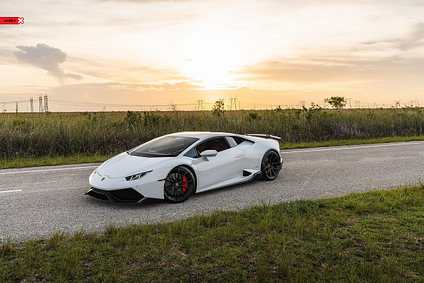 Фото дисков Anrky AN12 Черный глянец на Lamborghini Huracan