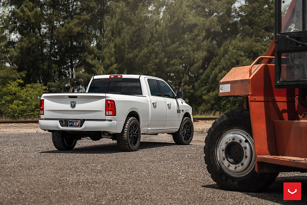 Фото дисков Vossen HF-7 Черный глянец на Ram 1500 IV