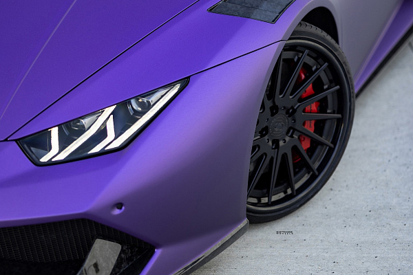 Фото дисков Strasse Wheels SV15T Deep Concave FS Черный матовый на Lamborghini Huracan