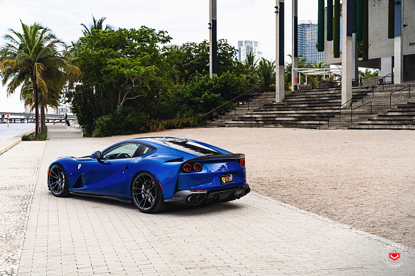 Фото дисков Vossen S17-06 Черный глянец на Ferrari 812